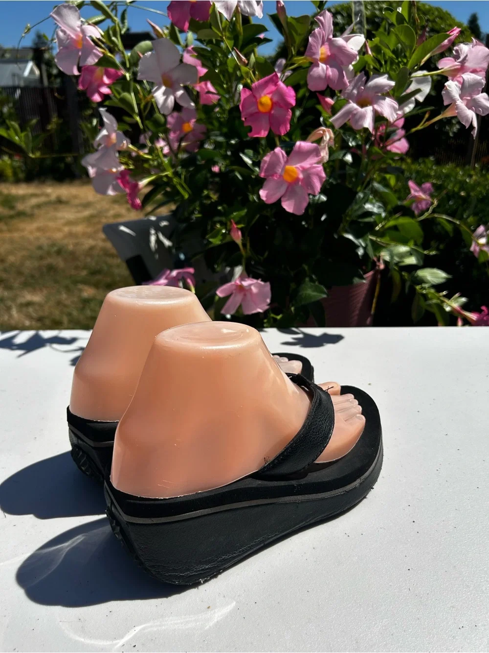 Volatile Women’s Black Platform Thong Sandals  Size 6.5